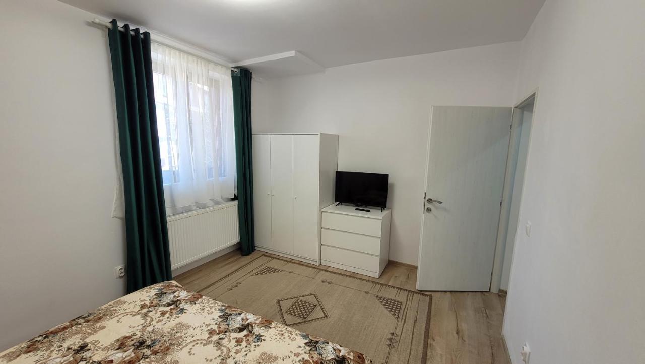 Andy Apartament Petroşani Esterno foto